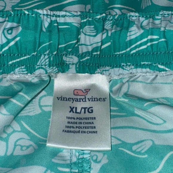 Vineyard Vines Swim Trunks fishy- Mens XLarge Green Mesh shorts - Picture 8 of 10